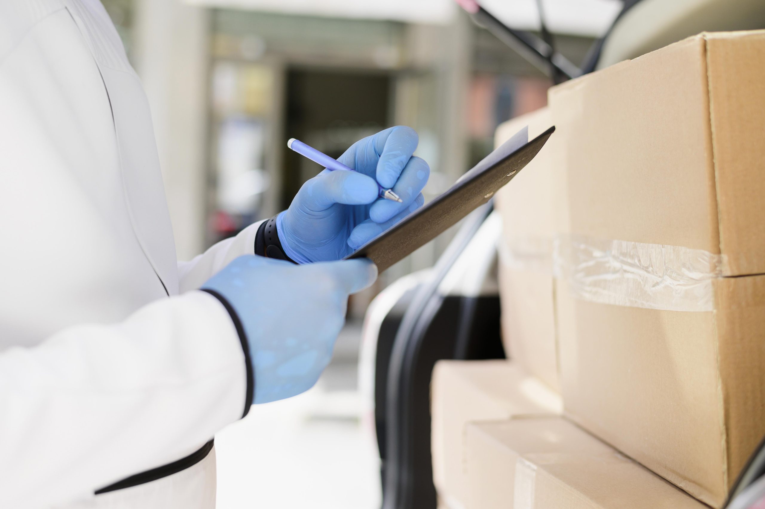 How Specialized Shipping Services for Healthcare Equipment Ensure Safe and Timely Delivery