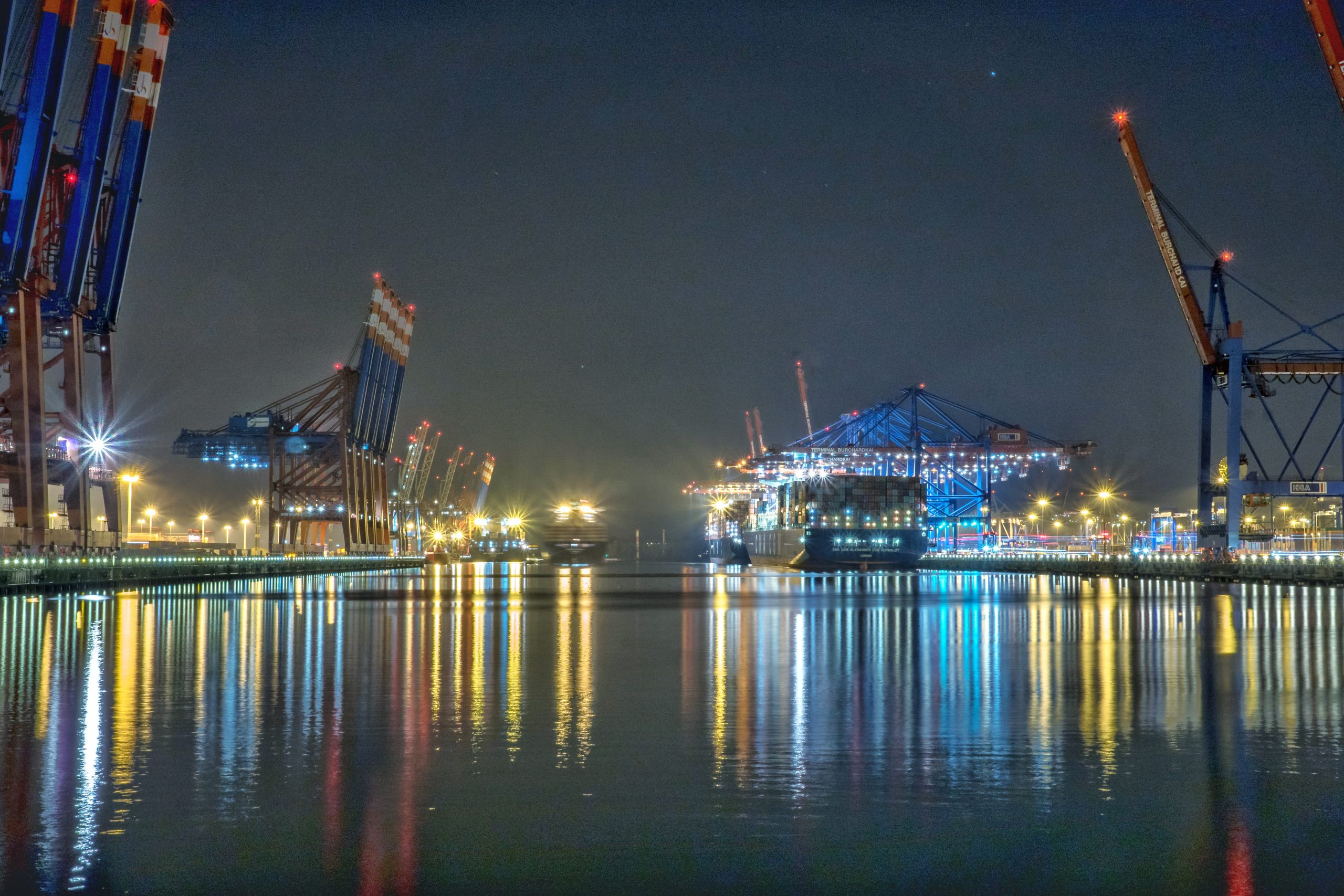December Cargo Capacity Management in UAE Ports: How Businesses Can Avoid Peak Season Bottlenecks